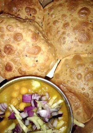 A picture of Chole puri.