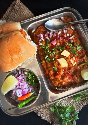 A picture of Pav Bhaji (Mixed Veggies with Toasted Bread - Mumbai Street Food).