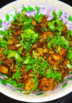 A picture of Cabbage Mutter Paneer.