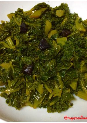 Foto principal de KALE SALTEADO CON AJO NEGROReceta vegana/vegetariana