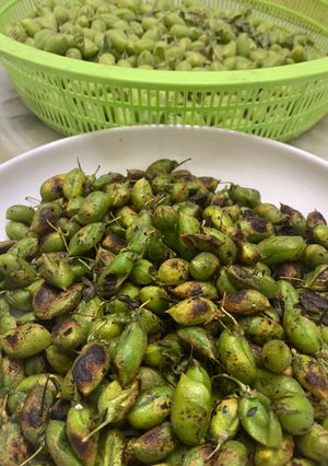 A picture of Holay (Green chickpea).