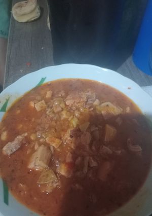 Una foto de Guiso de lenteja cerdo y chorizo colorado y panceta.