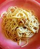 Spaghetti con burro senza lattosio, alici e noci