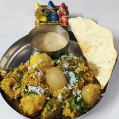 A picture of Ek Tope.