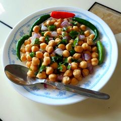 A picture of Kabuli boot (chana boot) salad for evening.
