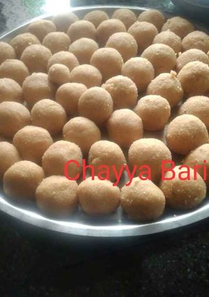 A picture of Suji Besan Laddu.