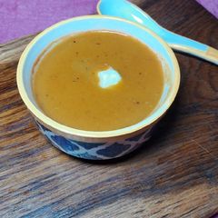 A picture of 🍅 🥕 tomato carrot pea soup 🍲.