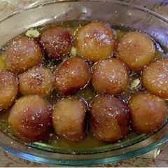 A picture of Gulab jamun.