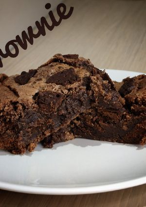 Una foto de Brownie con galletas de chocolate
