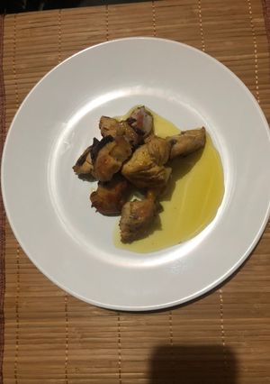 Una foto de Pollo al ajillo