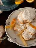Biscotti all'arancia vegan con scorze d'agrumi e cioccolato