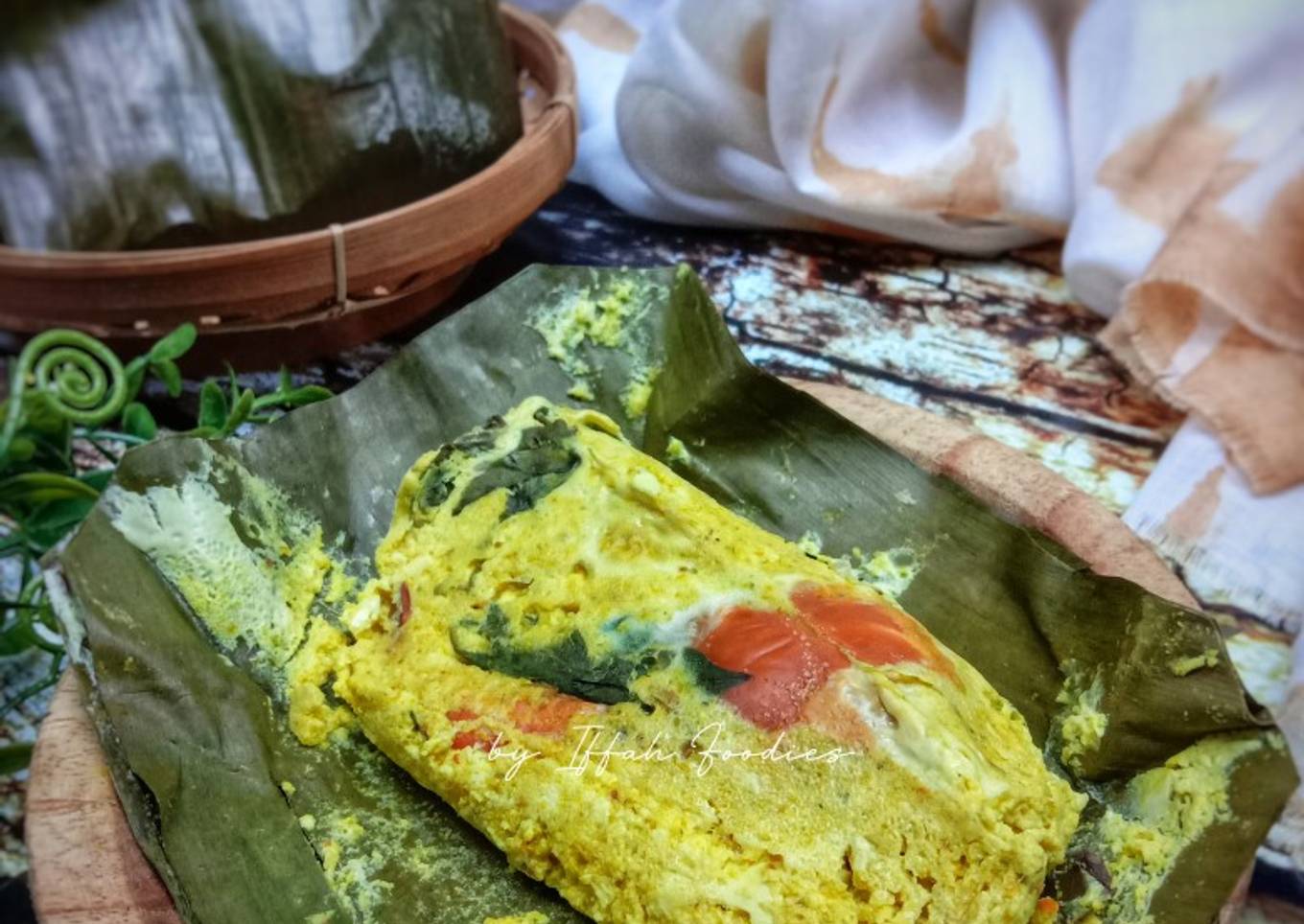 Pepes / Botok 2TAUN (Tahu, Telor Asin dan Udang)