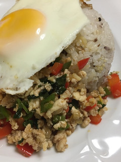 Una foto de Pollo Thai con Albahaca