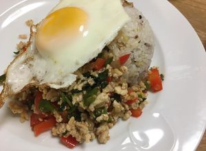 Una foto de Pollo Thai con Albahaca