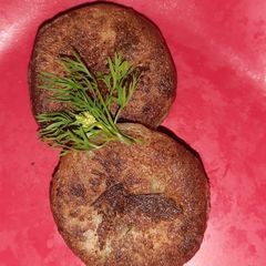 A picture of Green peas stuffed potato patties.