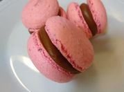 Una foto de macaron franceses