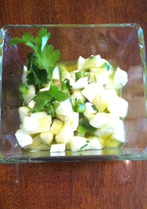Una foto de Ensalada de pepinos con queso ©