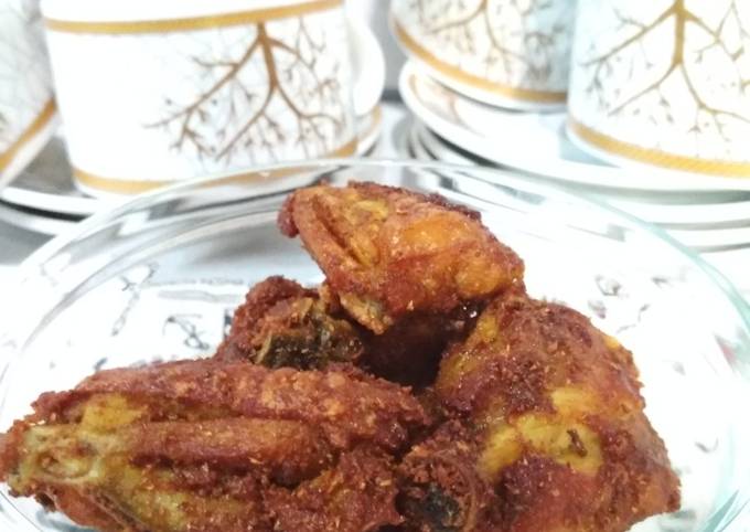 Resep Ayam goreng bumbu instan oleh dhiwidhi - Cookpad