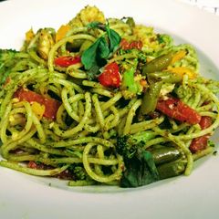 A picture of Spaghetti In Pesto.