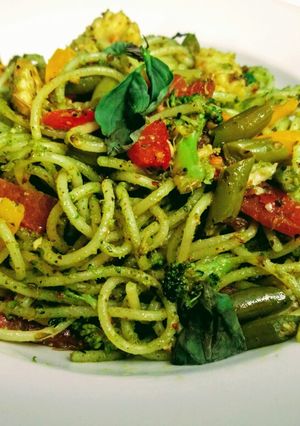A picture of Spaghetti In Pesto.