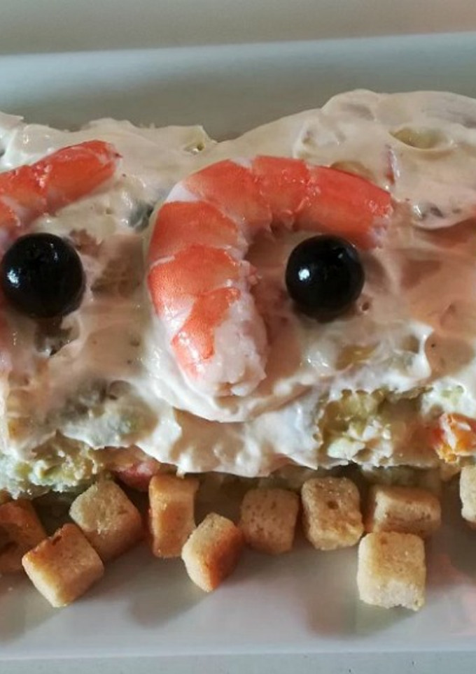 Una foto de Ensaladilla de aguacate y langostinos