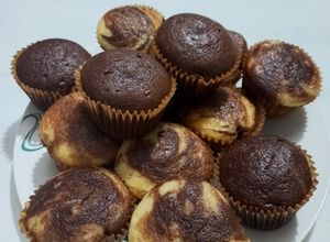 Una foto de Muffins marmolados fáciles💕