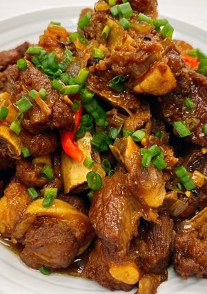 Hình của món Sườn kho tiêu (kho mềm).