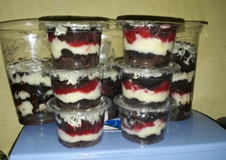 Strawberry oreo cheseecake