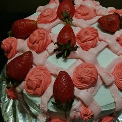 A picture of Valentine strawberry cake#valentinesdish.