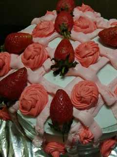 A picture of Valentine strawberry cake#valentinesdish.