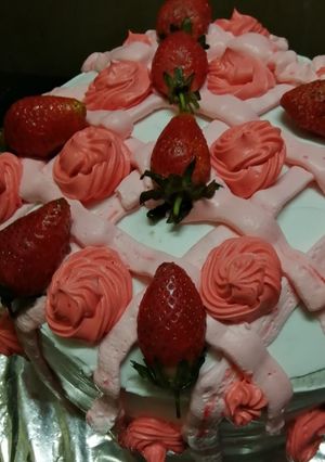 A picture of Valentine strawberry cake#valentinesdish.