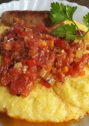 Una foto de Salsa de tomate con salchicha parrillera