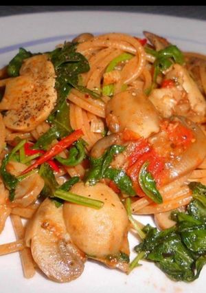 Foto di Spaghetti Integrali con Funghi Champignon, Pomodorini e Rucola