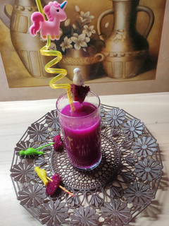 ડ્રેગન ફ્રૂટ જ્યુસ (Dragon Fruit Juice Recipe In Gujarati) રેસીપી મુખ્ય ફોટો