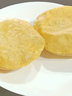 अजवाइन वाली पूरी (ajwain wali poori recipe in Hindi) रेसिपी मुख्य फोटो