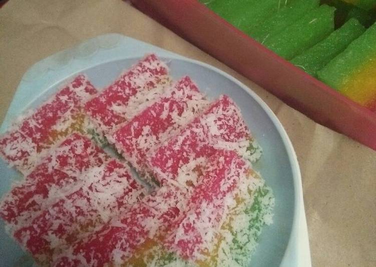 Langkah Mudah untuk meracik Kue lapis singkong Anti Gagal