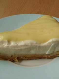 A picture of Vickys Custard Cream Cheesecake, GF DF EF SF NF.