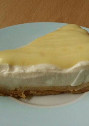 A picture of Vickys Custard Cream Cheesecake, GF DF EF SF NF.