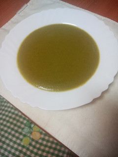 Una foto de Crema vegana de espinacas y lechuga