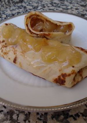 Foto principal de Crepes rellenos de manzana con caramelo salado