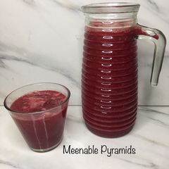 A picture of Fruit and veggies smoothie.