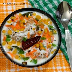 A picture of Tayir Vada (South Indian style dahi vada).
