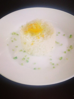 Una foto de Arroz blanco con pimientos y apio