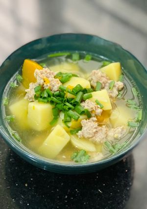 Hình của món Canh Khoai Tây Bí Đỏ Nấu Thịt Heo.