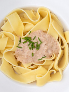 Una foto de Tagliatelle con salsa de paté