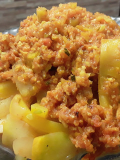 Una foto de Espagueti de calabacín con "carne de coliflor"🤔