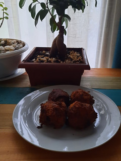 Una foto de Bolas de papas rellenas con queso