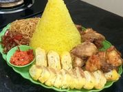 Gambar nasi kuning ala tradisional