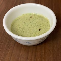 A picture of Green coconut chutney.