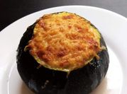 Una foto de zapallo italiano queso parmesano
